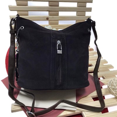 Стильная сумка Mondiale с ремнем через плечо из натуральной замши и эко-кожи кофейного цвета.