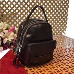 Миниатюрный сумка-рюкзачок Toffy из качественной натуральной кожи кофейного цвета.