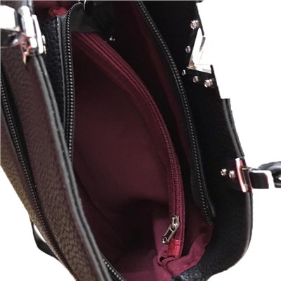 Миниатюрная сумочка Valentiggo с ремнем через плечо из искусственной замши и эко-кожи цвета спелой вишни.