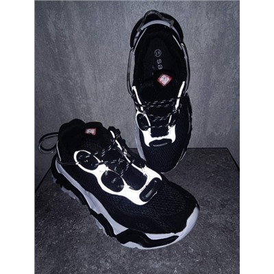 Мужские кроссовки А0107-1 черно-белые LSHI светоотражающие