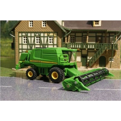 Комбайн John Deere 9680i (1:87)