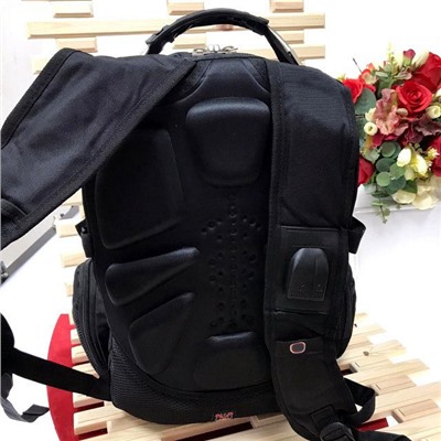 Высококачественный функциональный рюкзак Amato из износостойкой ткани чёрного цвета с дымчато-синими вставками.