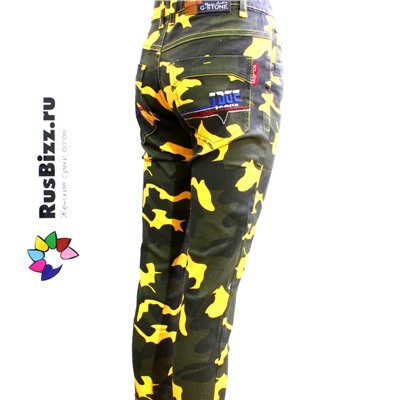 Рост 158-164. Эффектные детские брюки Vold камуфляжного орнамента желтого цвета.