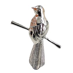 Эмалевая мини брошка (металл) "Птичка на ветке" серебро