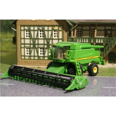 Комбайн John Deere 9680i (1:87)