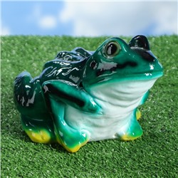 Садовая фигура "Зелёный лягушонок с белой грудкой"