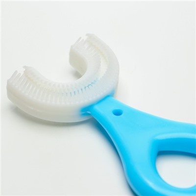 Детская зубная щётка-прорезыватель U-образная для малышей от 3 месяцев (силиконовый грызунок массажёр для зубов и дёсен в виде капы), с нескользящей ручкой, цвет голубой